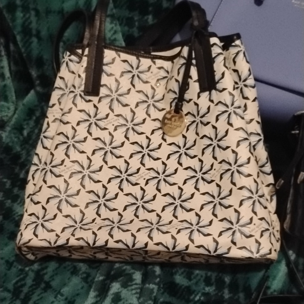 Black and White Medium Tote with Structured Shape and Repeating Pattern